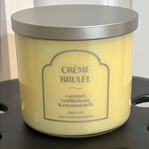 Crème Brûlée Scented 23Wick Candle from Distant Lands, NEW